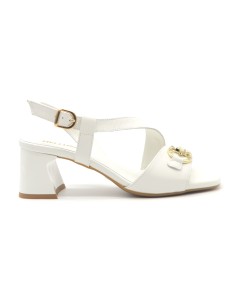 Melluso sandalo elegante con morsetto gioiello